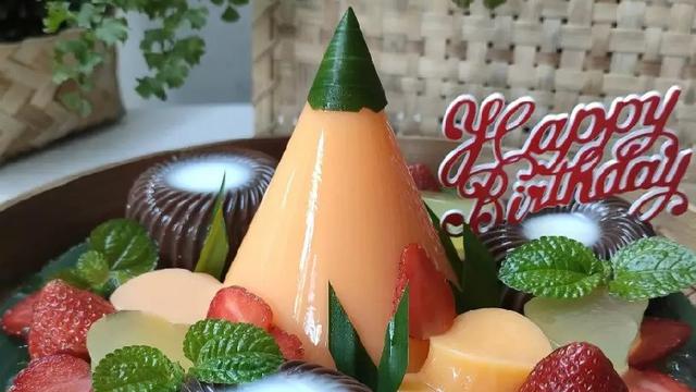 Resep tumpeng puding untuk meriahkan HUT ke-78 RI. (dok. Cookpad @MomsFirza_310571)