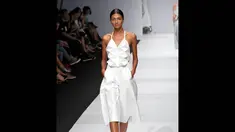 Karya label F Budi menjadi salah satu pengisi hari pertama Jakarta Fashion Week 2015, Sabtu (1/11/2014). (Liputan6.com/Panji Diksana)