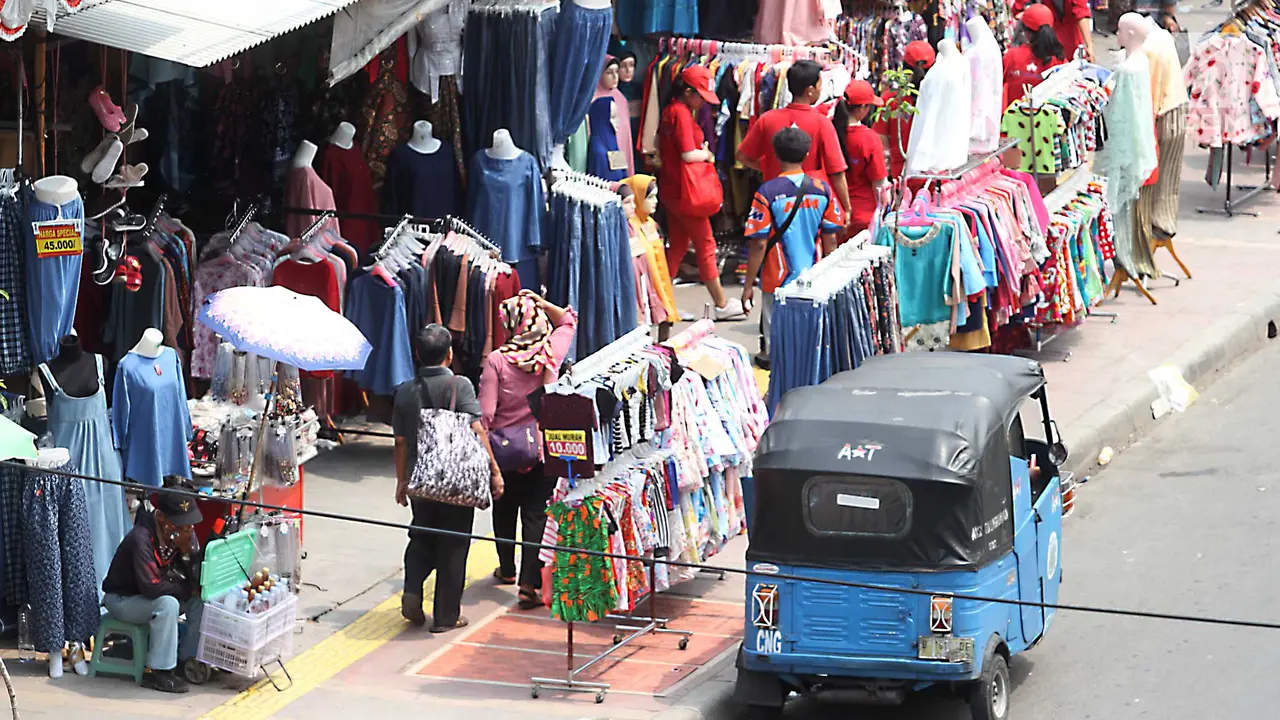 PKL Tanah Abang Kembali Kuasai Trotoar