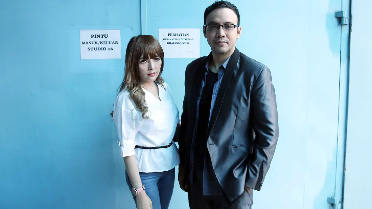 [Bintang] Sandy Tumiwa dan Shinta Bebi