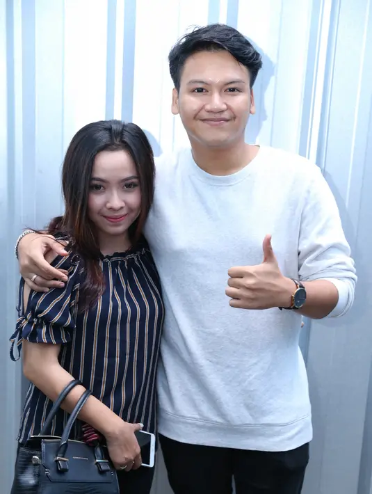 Ilham Smash dan Istri