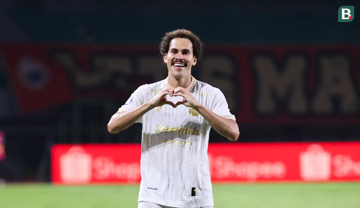Selebarasi gol Pablo Oliveira usai mampu mencetak gol pertama kemenangan Arema FC melawan Persija Jakarta dalam laga pekan 26 BRI Liga 1 2024/2025 yang digelar di Stadion Patriot Candrabhaga, Bekasi, Minggu (9/3/2025) malam WIB.