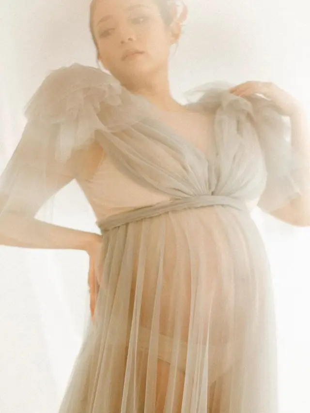 Hamil Anak Pertama, Intip 8 Gaya Maternity Shoot Stella Cornelia dengan Ragam Busana