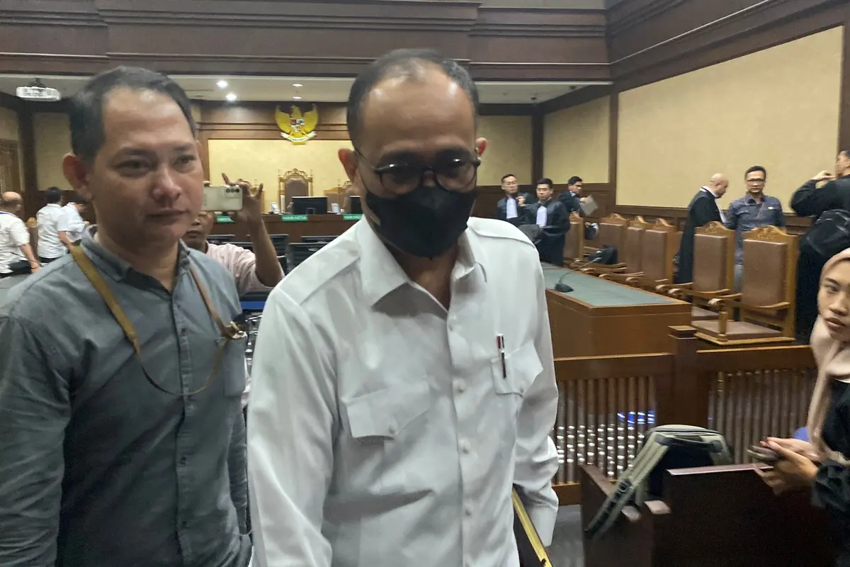 Rafael Alun Trisambodo usai mengikuti sidang kasus tindak pidana pencucian uang (TPPU)