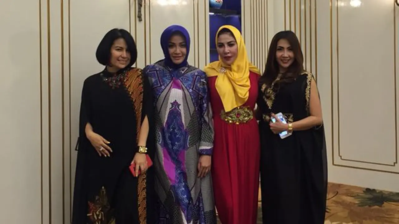 Virnie Ismail bersama sahabatnya