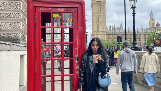 Gaya fashionable Nadine Emmanuella yang curi perhatian. (credit:instagram.com/nadinemmanuella)