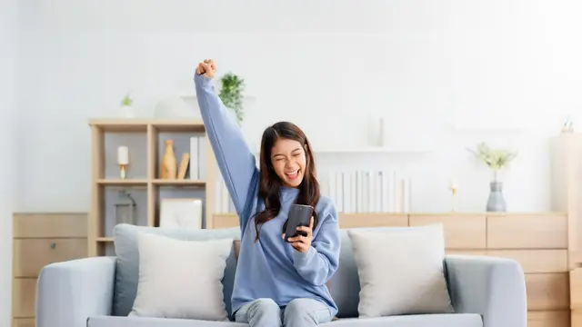 Transfer Uang Kini Bisa Lebih Praktis dengan BRImo, Cuma Scan Kode QR Saja Lho