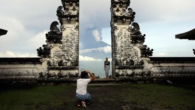 Gunung Agung Meletus