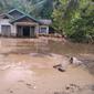 Banjir bandang di Nagari Kajai, Pasaman Barat, Senin (28/2/2022). (Liputan6.com/ Novia Harlina)