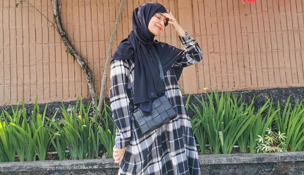 FOTO: Gaya OOTD Shireen Sungkar, Simpel Namun Stylish ...