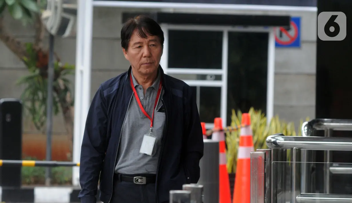General Manager Hyundai Engineering Construction, Henry Jung memenuhi panggilan penyidik KPK untuk menjalani pemeriksaan di Jakarta, Kamis (5/12/2019). Henry Jung diperiksa sebagai tersangka dugaan suap proses perizinan proyek Pembangkit Listrik Tenaga Uap (PLTU) 2 Cirebon. (merdeka.com/Dwi Narwoko)