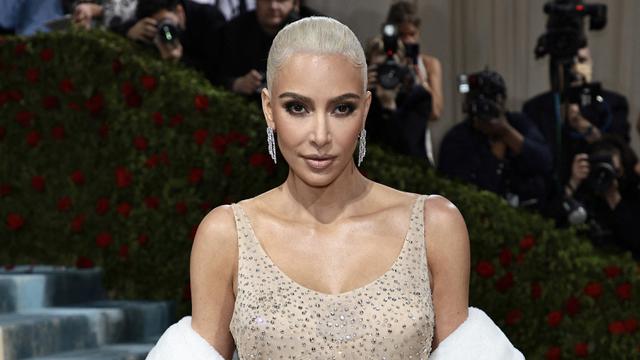 FOTO: Kim Kardashian Dianggap Merusak Gaun Marilyn Monroe