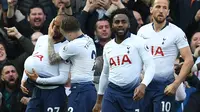Perayaan gol balasan Tottenham Hotspur pada laga lanjutan Premier League yang berlangsung di Stadion Anfield, Liverpool, Minggu (31/3). Liverpool menang 2-1 atas Tottenham Hotspur. (AFP/Paul Ellis)