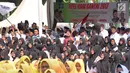 Para santri memadati lapangan saat Apel Hari Santri Nasional 2017, di Tugu Proklamasi, Jakarta, Minggu (22/10). Acara ini mengangkat tema Meneguhkan Peran Santri dalam Bela Negara, Menjaga Pancasila, dan NKRI. (Liputan6.com/Fery Pradolo)