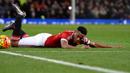 Penyerang MU, Anthony Martial, gagal mencetak gol saat melawan West Ham pada laga Liga Premier Inggris di Stadion Old Trafford, Inggris, Sabtu (5/12/2015). (AFP Photo/Oli Scarff)