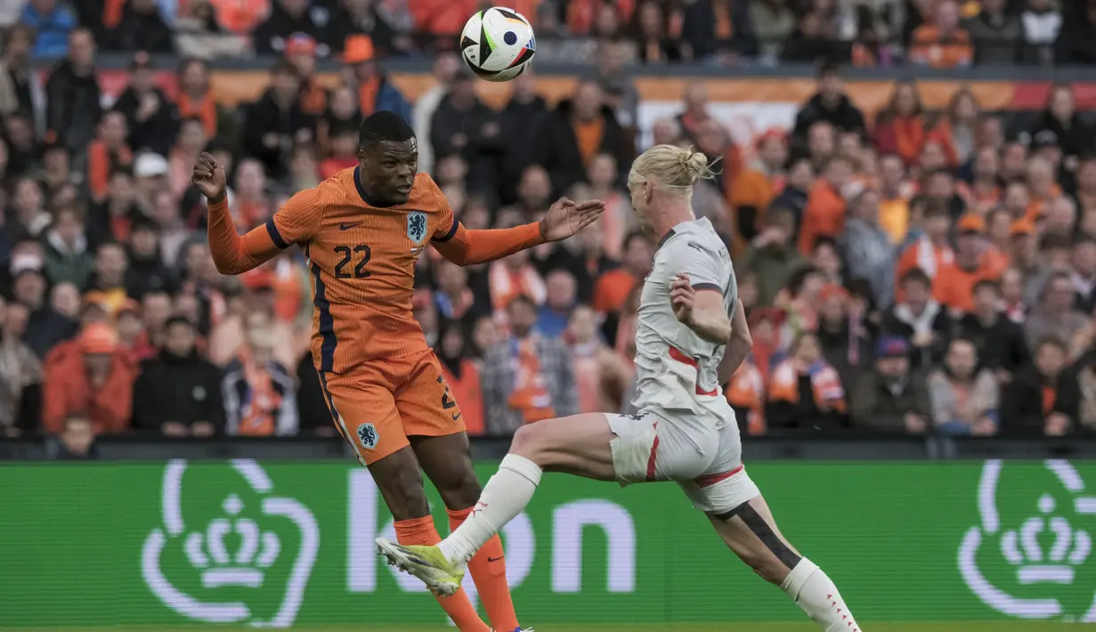 Sedangkan Islandia cukup kelimpungan dan tak mampu membalasnya lewat satu gol pun. (AP Photo/Patrick Post)