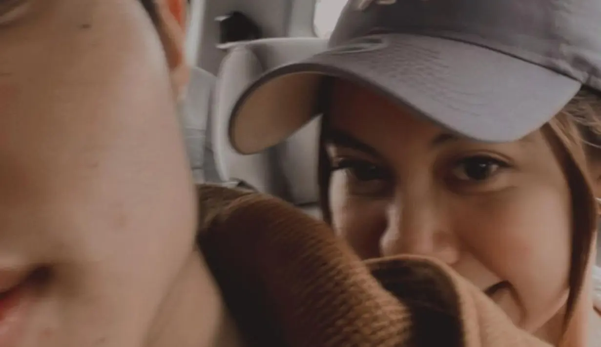 Disebut Bucin, Ini 6 Potret Mesra Kiesha Alvaro dan Frislly Herlind (Sumber: Instagram/itsme.frisllyherlind/kiesha.alvaro)