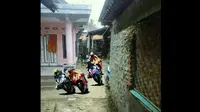 Meme Otomotif Pekan Ini: Rossi Balapan di Gang Senggol