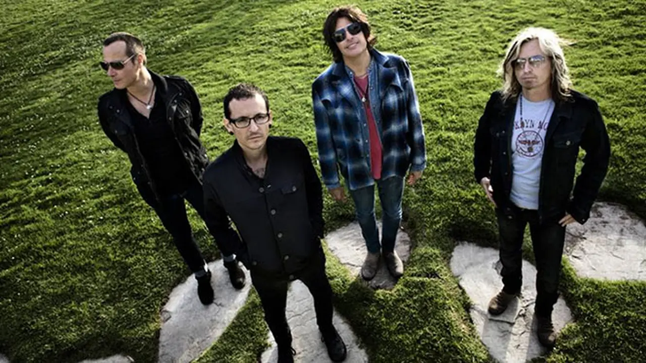 chester-bennington-2-130830c.jpg