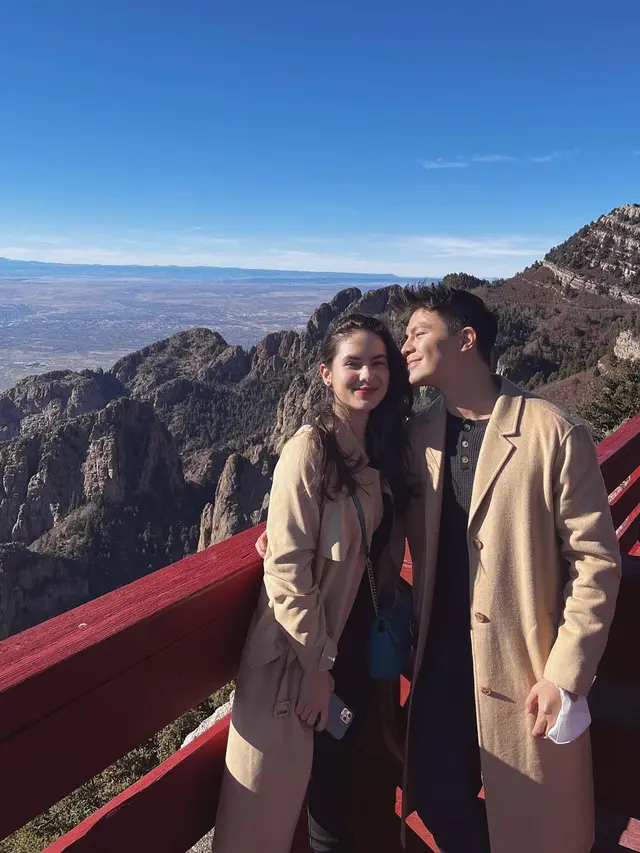 6 Potret Liburan Steffi Zamora dan Fero Walandaouw di Amerika, Tampil Mesra