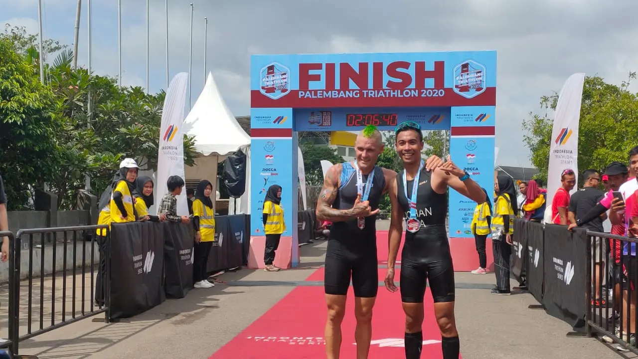 Tertinggal di Renang, Jauhari Johan Capai Finish Pertama Palembang Triathlon
