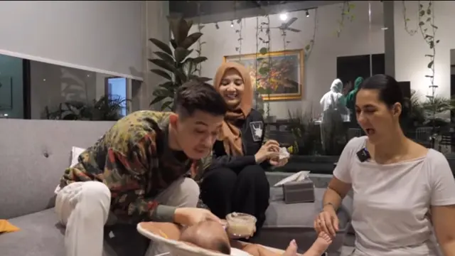 Didoakan Segera Diberi Buah Hati, Ini 6 Momen Zaskia dan Irwansyah Momong Kiano