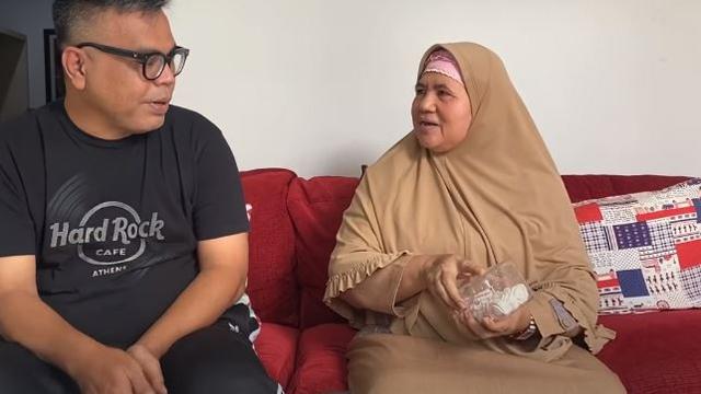 Empat Kali Diisukan Meninggal Dunia, Ini 6 Momen Abdel Kunjungi Mamah Dedeh
