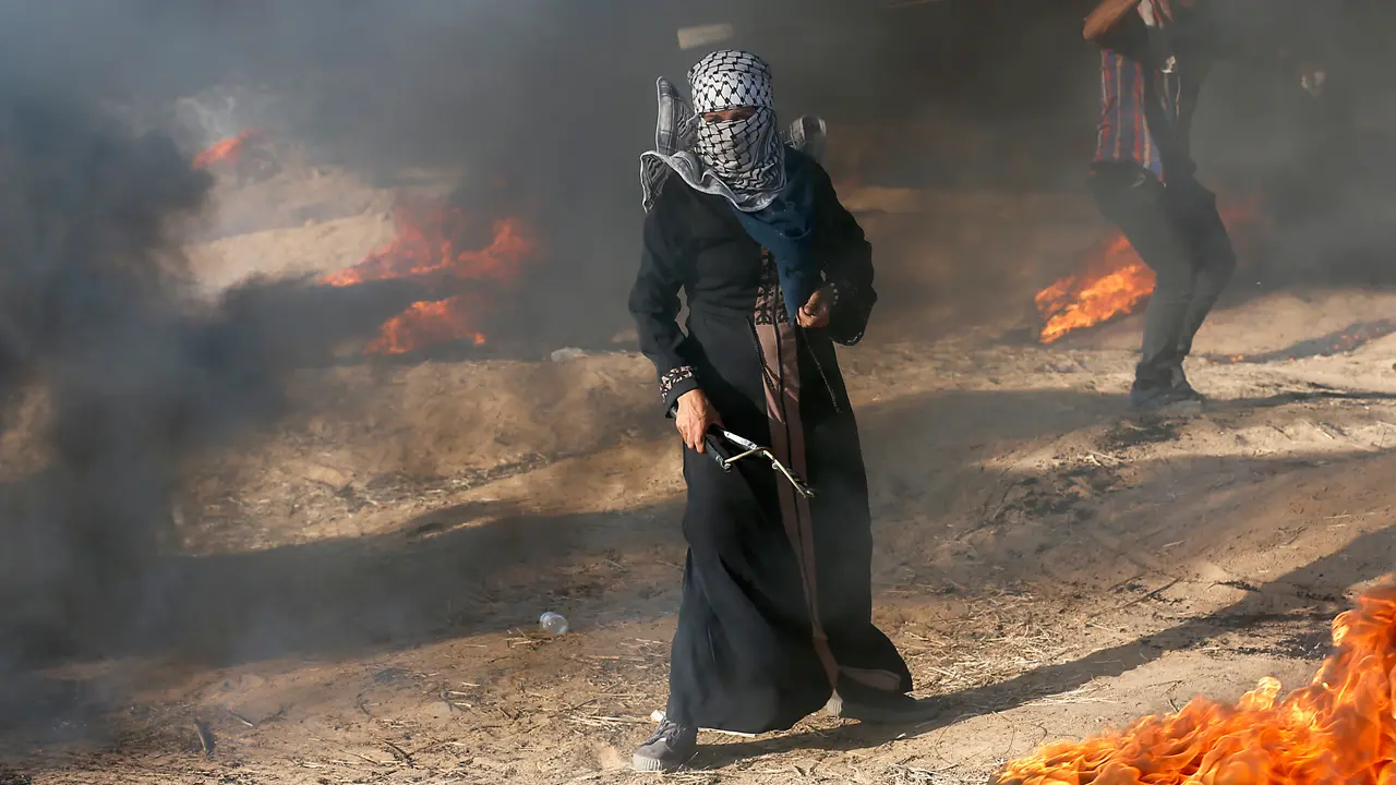 Lawan Tentara Israel, Wanita Palestina Bermodal Ketapel dan Batu