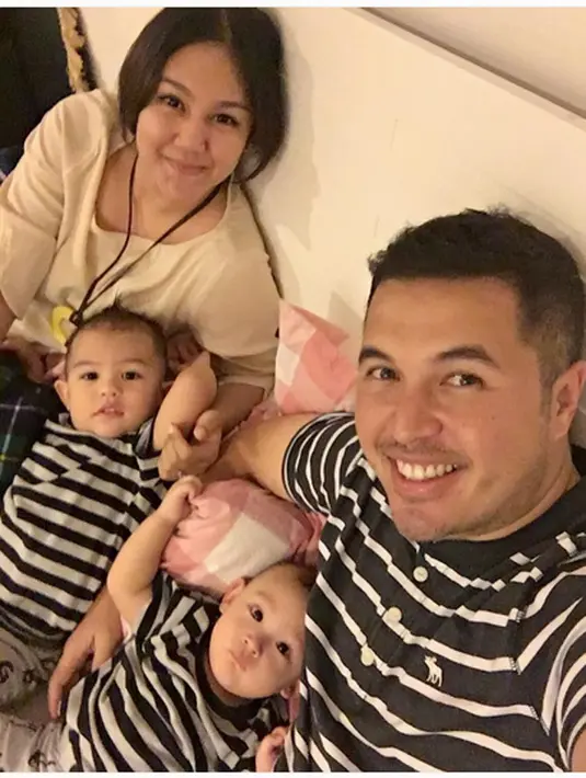 Anak keduanya Mikkairo Riley Sungkar akhirnya lahir pada Minggu (8/8/2015) melalui proses caesar. (Instagram/sysiio)