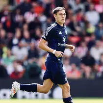 Manuel Ugarte melakukan debut saat MU mengalahkan Southampton 3-0 di ajang Liga Inggris 2024/2025. (X/MU)