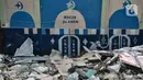 Sebuah mural di tembok belakang masjid yang juga terdampak penggusuran di Delta Serdang, Kemayoran, Jakarta, Rabu (4/11/2020). Sebanyak 61 rumah di RW 07 Delta Serdang rata dengan tanah setelah digusur untuk proyek 6 Ruas Tol Dalam Kota rute Semanan-Sunter. (merdeka.com/Iqbal S Nugroho)