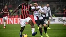 Gelandang AC Milan, Franck Kessie tampil perkasa pada laga lanjutan Serie A yang berlangsung di stadion San Siro, Milan, Senin (11/2). AC Milan menang 3-0 atas Cagliari. (AFP/Marco Bertorello)
