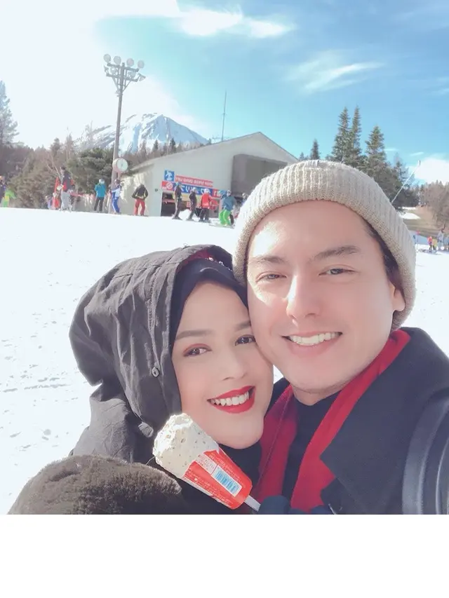 Makin Lengket, Ini 7 Potret Mesra Cut Meyriska dan Roger saat Liburan di Jepang