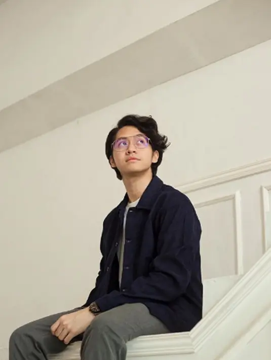 Keahlian musik yang dimiliki oleh Tristan didapatkan dari kedua orangtua dan kakaknya, Kevin Aprilio.  (Liputan6.com/IG/tristanjulianos)