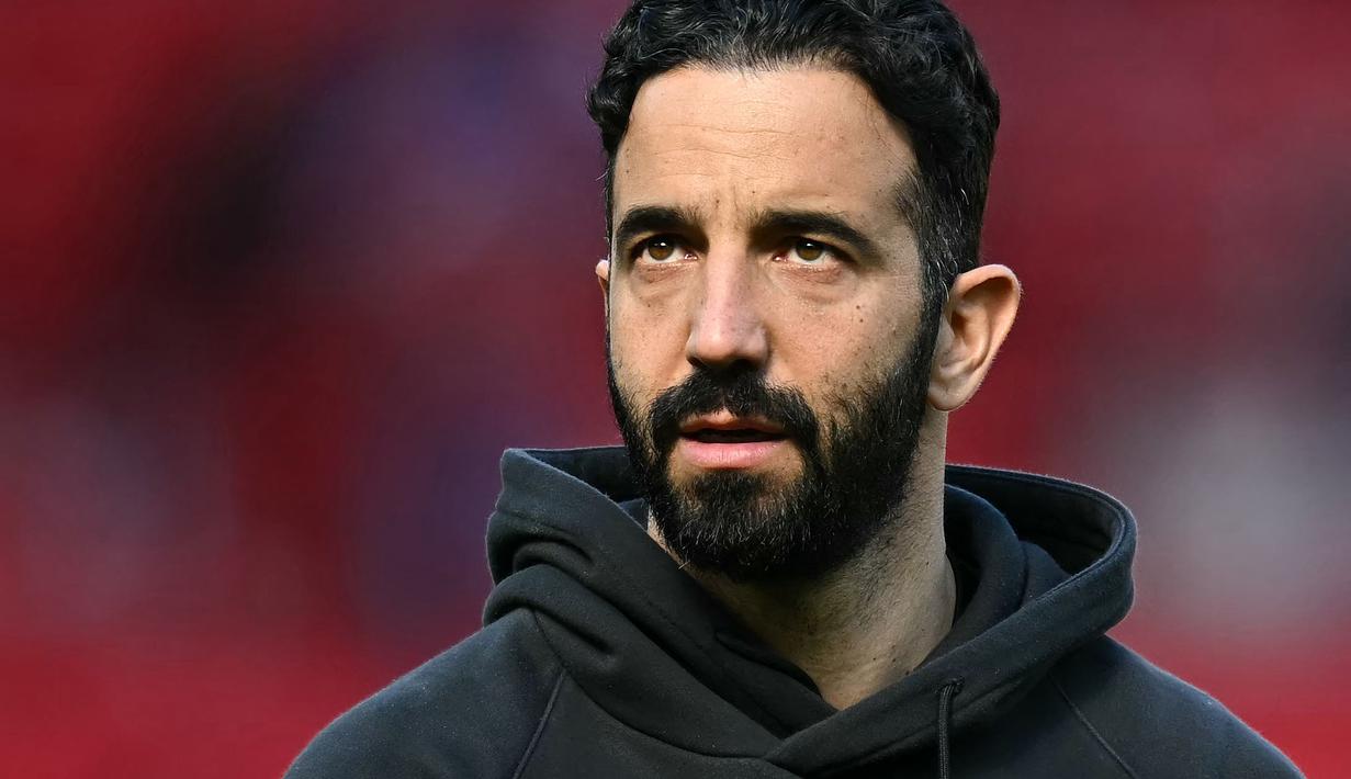 Pelatih Manchester United, Ruben Amorim dalam laga lanjutan Liga Inggris 2024/2025 melawan Wolves di Old Trafford, Inggris, Minggu (20/04/2025) waktu setempat. (AFP/Paul Ellis)