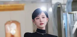Lihat di sini tampilan Kim Ji Won di event BVLGARI Hong Kong. [@geewonii].