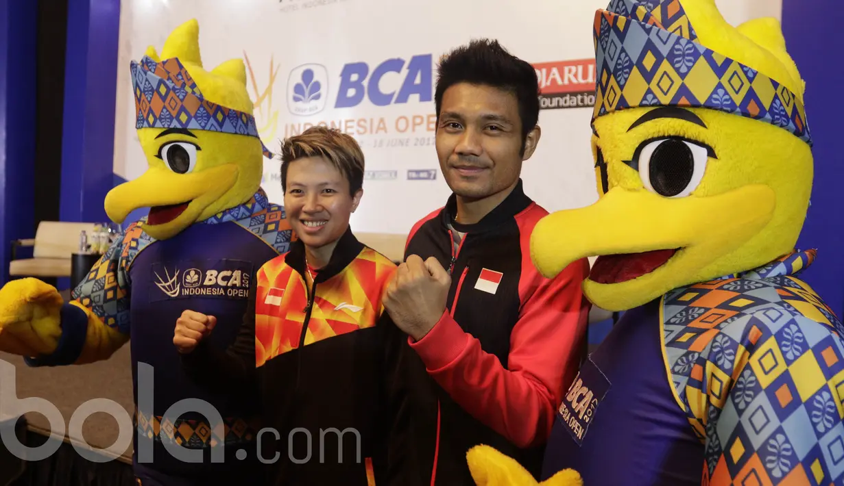 Pebulutangkis ganda putra Indonesia, Berry Anggriawan, usai menghadiri jumpa pers BCA Indonesia Open 2017 yang didukung oleh Bakti Olahraga Djarum Foundation di Hotel Kempinski, Jakarta, Senin (22/5/2017). (Bola.com/Vitalis Yogi Trisna)