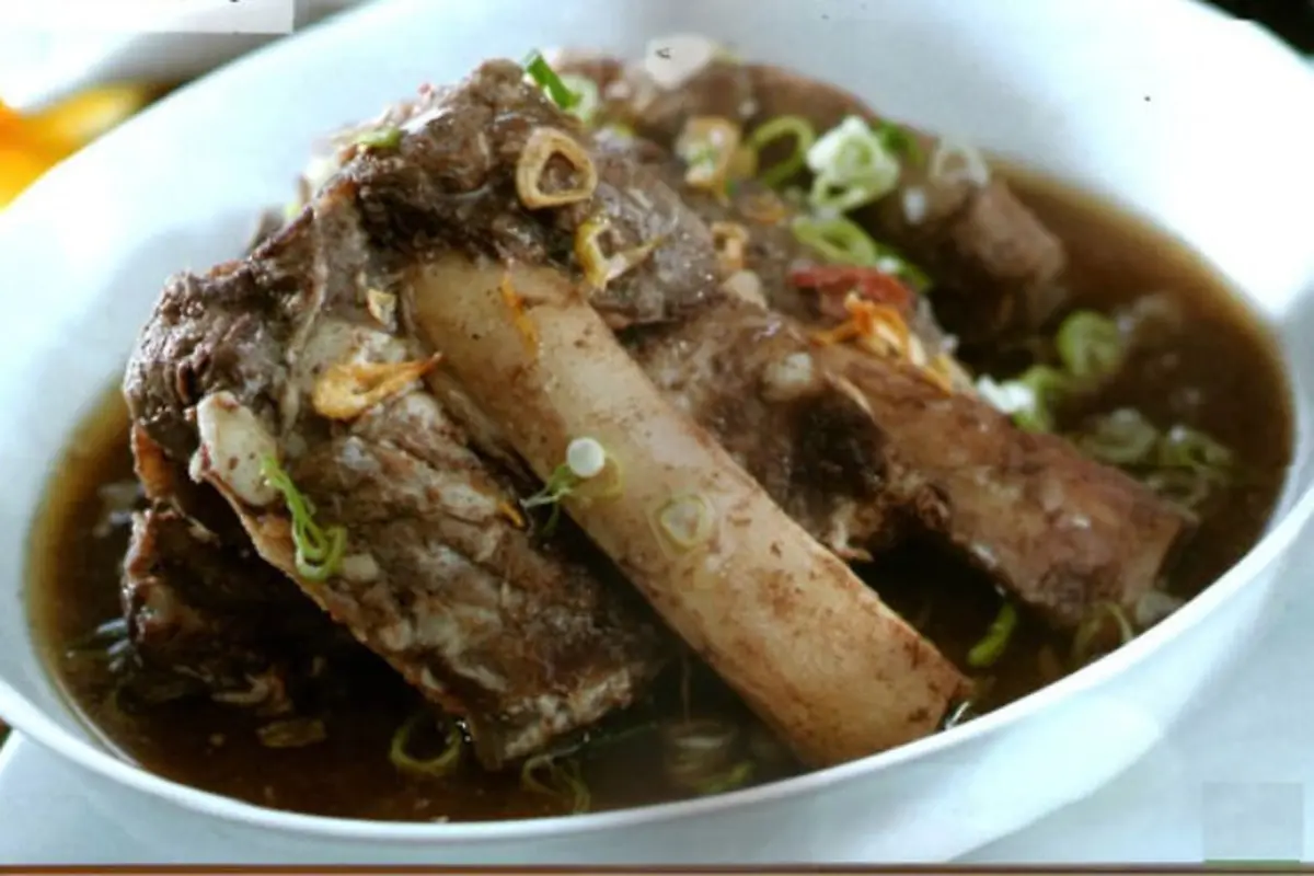 Sop Konro, Perpaduan Kekayaan Rempah dan Kelezatan Iga Sapi dalam Semangkuk Kehangatan Khas Makassar