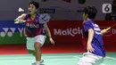 Pebulutangkis ganda putri Indonesia Apriyani Rahayu/Siti Fadia Silva Ramadhanti saat berlaga di babak Perempat Final Indonesia Masters 2023 melawan Jongkolphan Kititharakul/Rawinda Prajongjai (Thailand) di istora Senayan, Jakarta, Jumat (27/1/2023). Apriyani Rahayu/Siti Fadia Silva Ramadhanti harus menyudahi perjuangan mereka pada ajang Indonesia Masters 2023 usai takluk 21-16, 17-21, 18-21. (Liputan6.com/Helmi Fithriansyah)