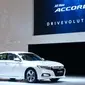 Generasi kesepuluh Honda Accord ini mengusung desain baru, serta dilengkapi mesin 1,5 liter VTEC Turbo dan teknologi keselamatan Honda Sensing. (Dian Tami/Liputan6.com)