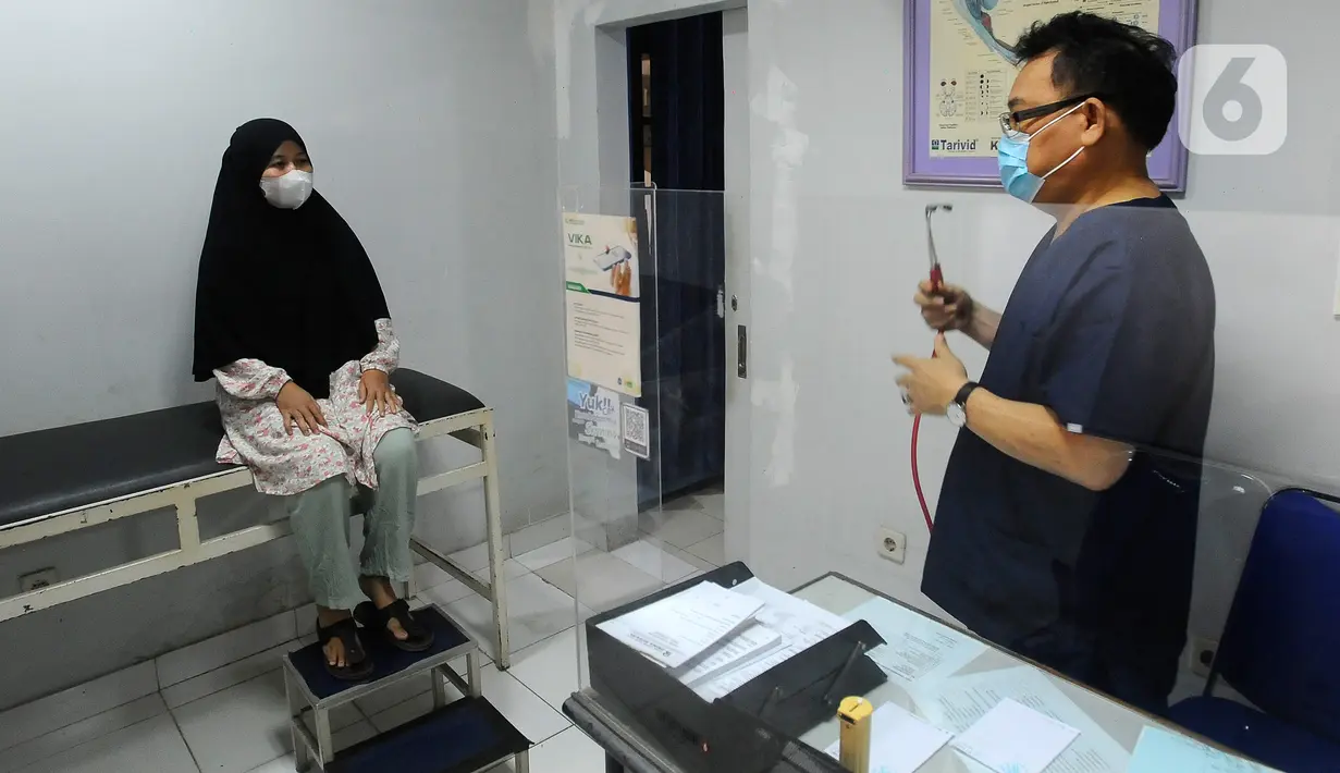 Laman IQAir mencatat indeks kualitas udara Jakarta berada di angka 156 AQI US (tidak sehat), pada Selasa (15/8/2023) pukul 11.00 WIB. Ukuran polutan utamanya PM2.5 dengan konsentrasi 64.7µg/m³. (merdeka.com/Arie Basuki)