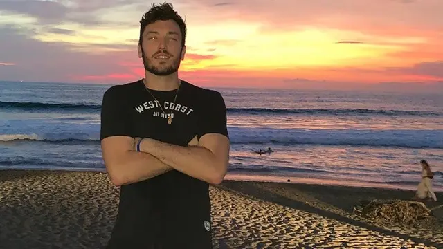 6 Potret Taylor Statham, Pemain Pacific Caesar saat di Luar Lapangan