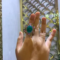 Salah satu batu jenis batu mulia, Batu Bacan Indonesia dipoles jadi koleksi perhiasan trendi dan kekinian oleh Passion Jewelry (Foto: Passion Jewelry)
