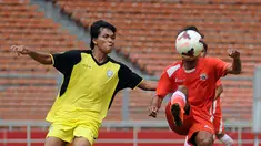 Persija Jakarta melakukan laga uji coba melawan Martapura FC di Stadion GBK Jakarta, Selasa (6/1/2015). (Liputan6.com/Helmi Fithriansyah)