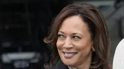 Ini penampilan pertama Kamala Harris di depan publik sejak Joe Biden secara tiba-tiba membatalkan pencalonan dirinya sebagai calon presiden dan mendukung Harris sebagai penggantinya. (AP Photo/Alex Brandon)