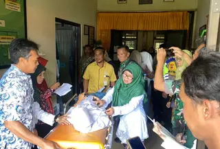 Kasus keracunan massal di SMA 2 Kudus yang menghebohkan warga. (Liputan6.com/Arief Pramono)
