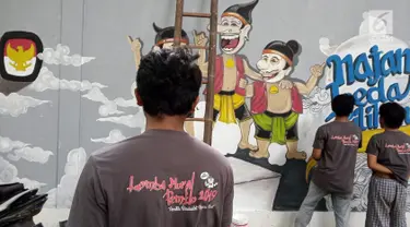 Sejumlah orang membuat lukisan mural di Kawasan TBRS Semarang, Minggu, (3/3). Acara yang diadakan oleh KPU Jateng ini adalah sosialisasi ajakan mencoblos pemilu saat april mendatang. (Liputan6.com/Gholib)