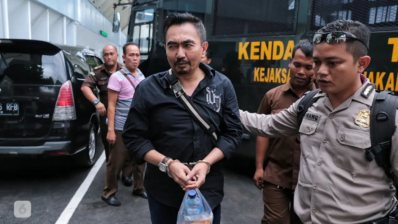 [Bintang] Gatot Brajamusti