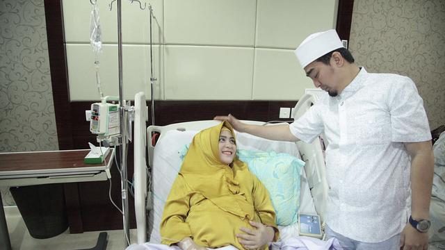 [Bintang] Ustaz Solmed dan April Jasmine