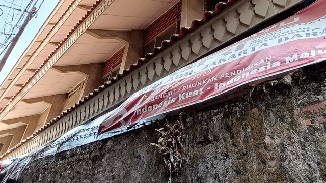 Lokasi ditemukannya jasad siswa SMP 123 di Cengkareng yang jatuh dari atap sekolah (Merdeka)